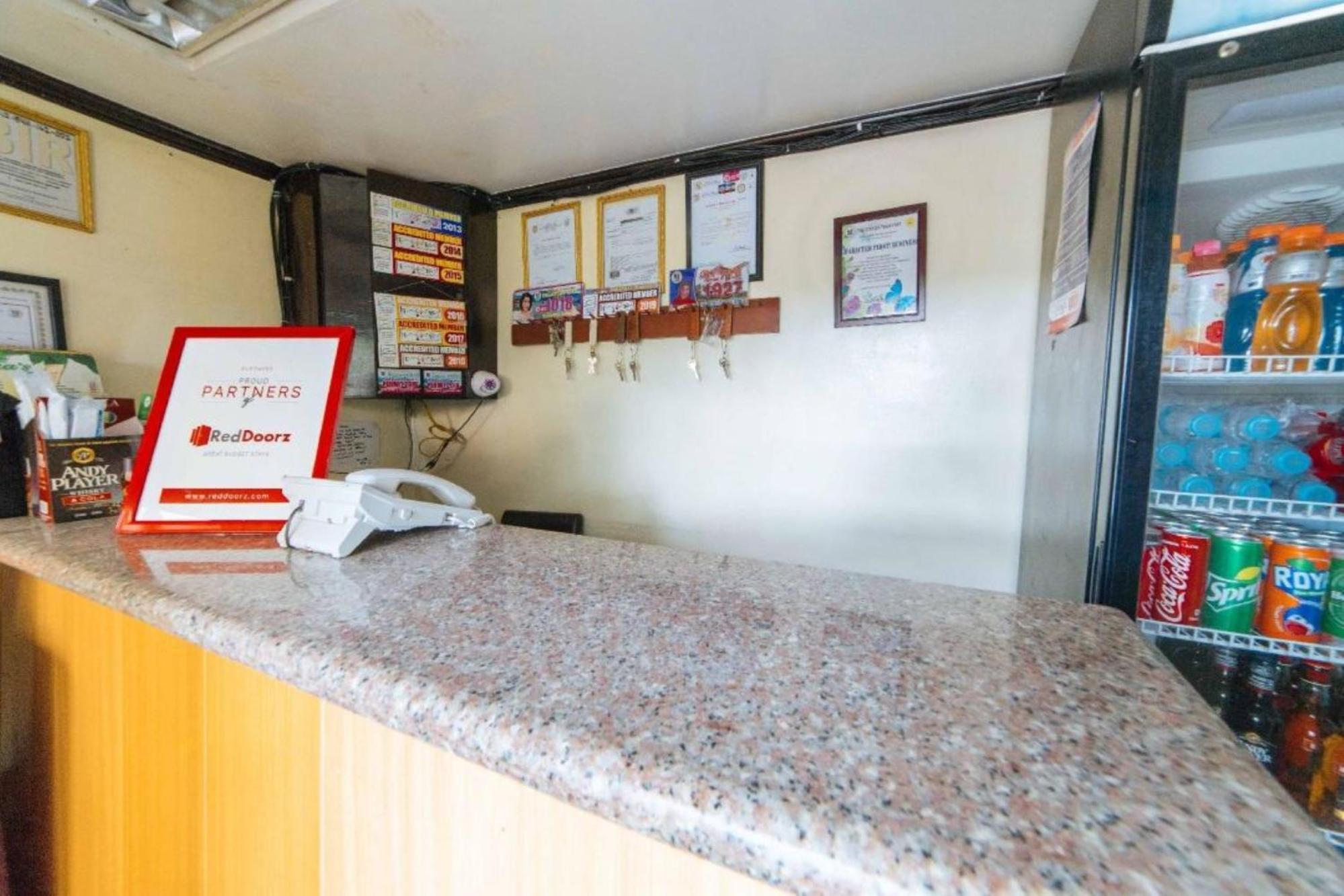 Reddoorz At Tagaytay Road Hotel Tagaytay City Buitenkant foto